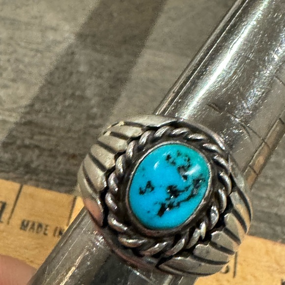 Vintage Native American Sterling silver and turquoise ring - Picture 6 of 12